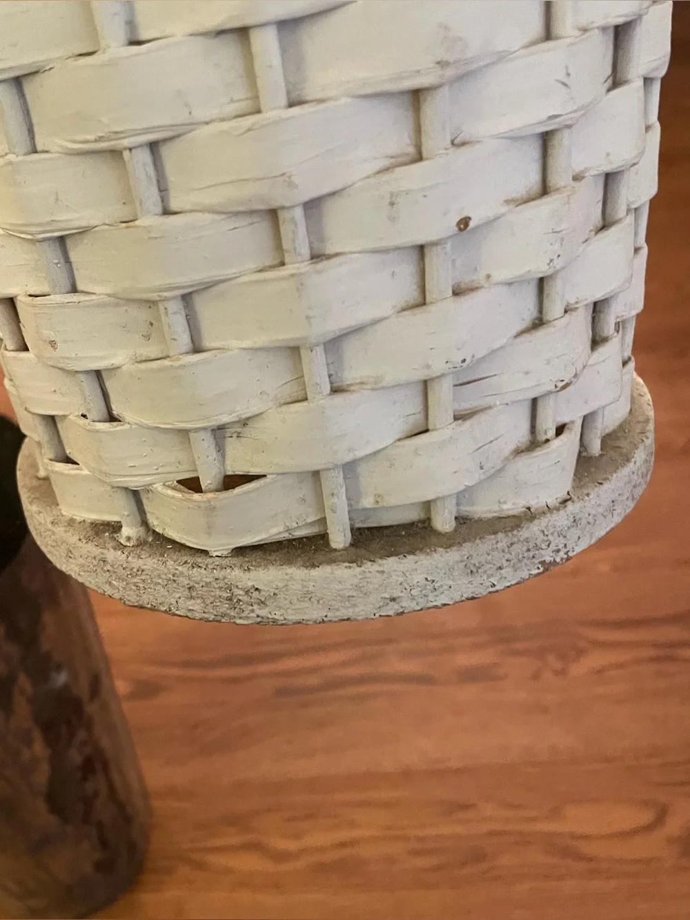 Vintage Metal Lined Flower/Plant Basket Farmhouse Cottage Rustic White 14”x8”